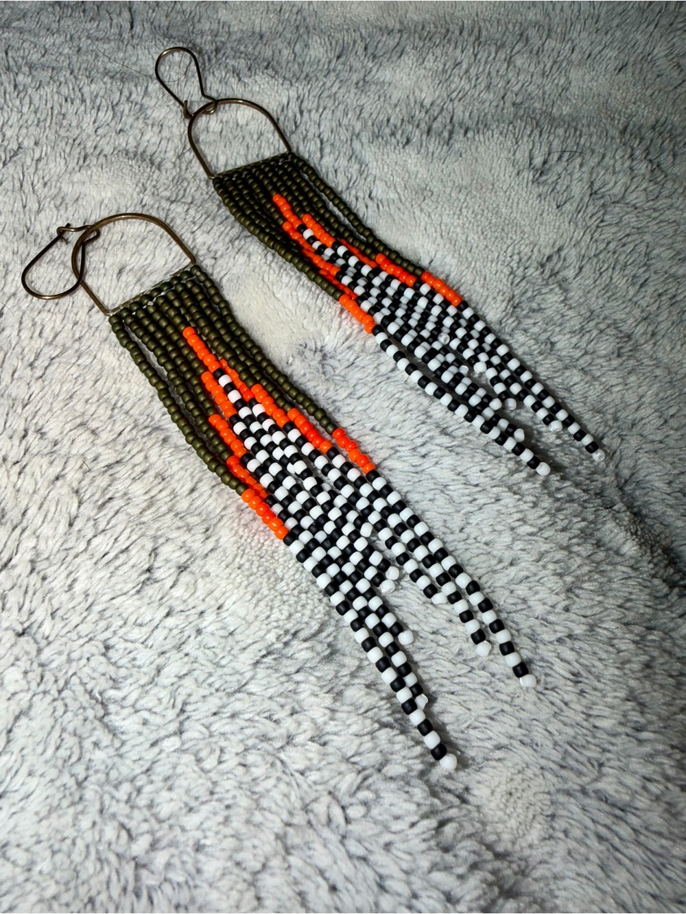 Pebble Beach Bead | Diva V Fringes in Khaki Polka Dot - Picture 2 of 3